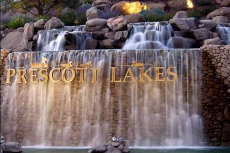 Fountain and front sign of Prescott Lakes